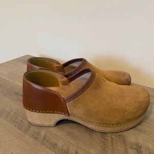 Dansko Brenna clogs in Tan Burnished Suede leather EU 37 (US 6.5-7)